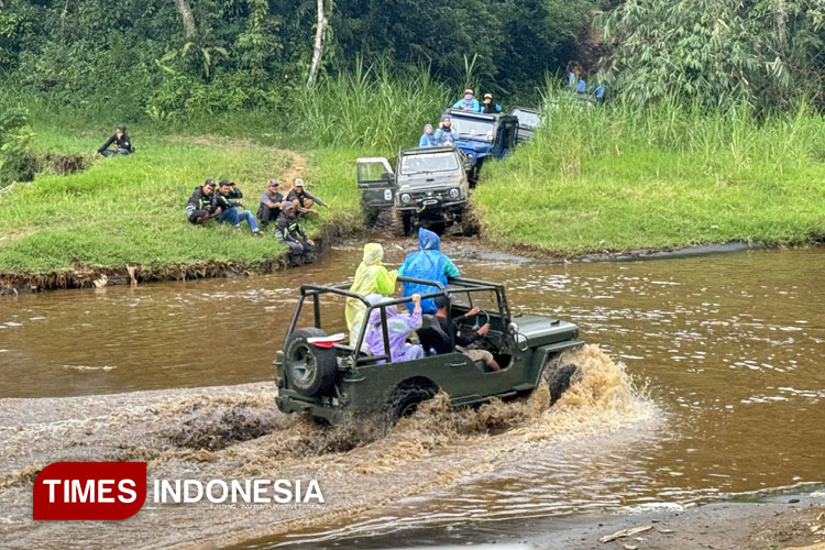 Rombongan-mobil-Jeep-a.jpg