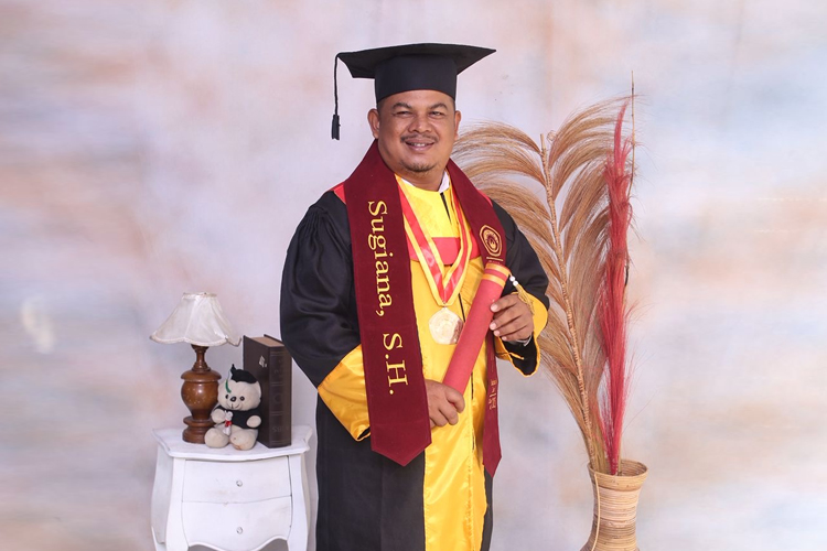 Dari Sawah ke Kampus, Sugiana Buktikan Tak Ada Kata Terlambat untuk Belajar