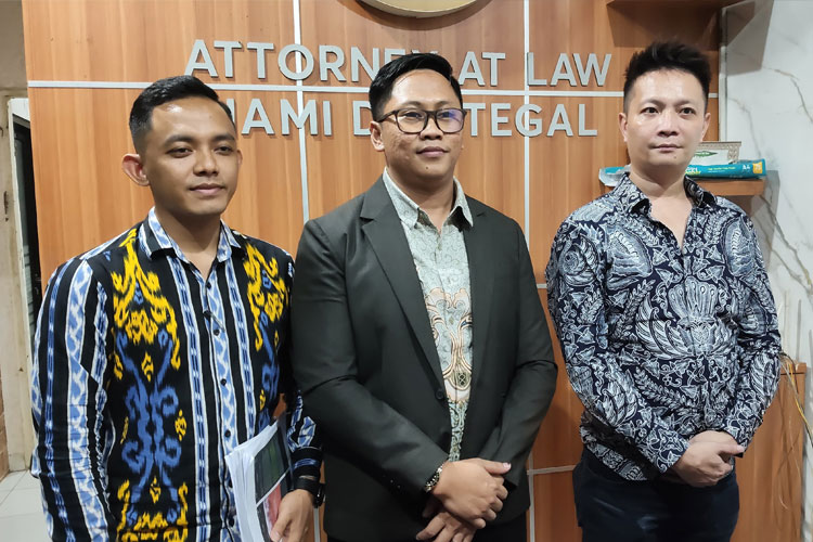 Ahli Hukum, Dr. Unggul Basoeky, Kuasa hukum Fahrurroji Sidik dan Andri Wijanarko. (Foto: Cahyo Nugroho for TIMES Indonesia)