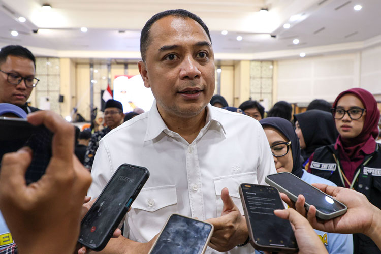 Respon Cepat Wali Kota Surabaya Tanggapi 6 Siswa Keracunan Susu Promosi