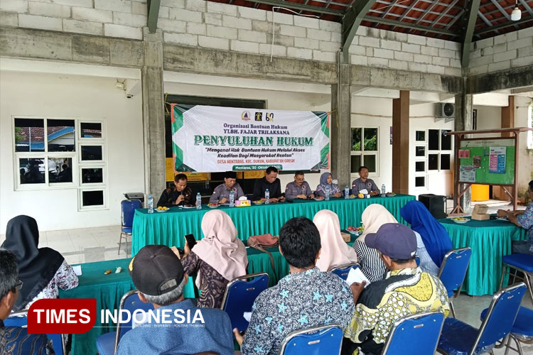 Masyarakat Desa di Gresik Diajak Tingkatkan Kesadaran Hukum