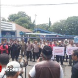 Pabrik AQUA di Pasuruan Didemo Massa, Tuntut Klarifikasi Sumber Mata Air