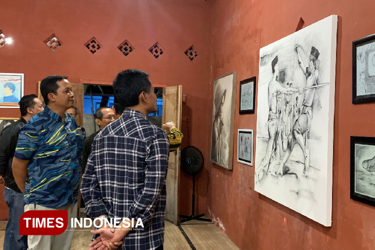 Pameran “Tarik Garis” Jadi Wadah Kreativitas Perupa Muda di Bondowoso