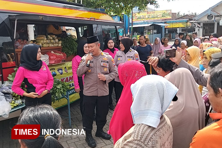Program Ketahanan Pangan, Polisi di Banyuwangi Bagikan Sayur Gratis untuk Masyarakat