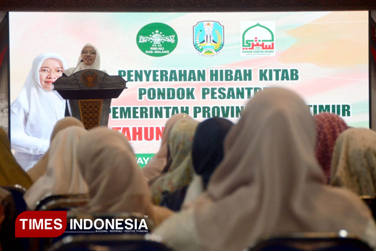 Bangun Narasi Positif, Hikmah Bafaqih Serahkan Hibah 150 Kitab Kuning ke Pesantren se-Malang Raya