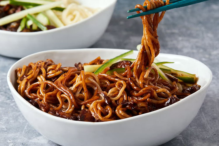 Sejarah dan Resep Jjajangmyeon, Mi Hitam Ala Korea