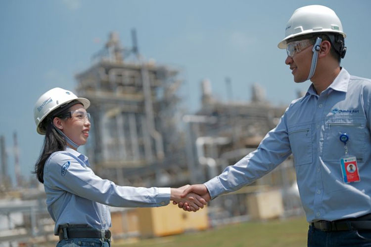 Ilustrasi-Karyawan PT Chandra Asri Pacific Tbk (Chandra Asri Group). (FOTO: TPIA)