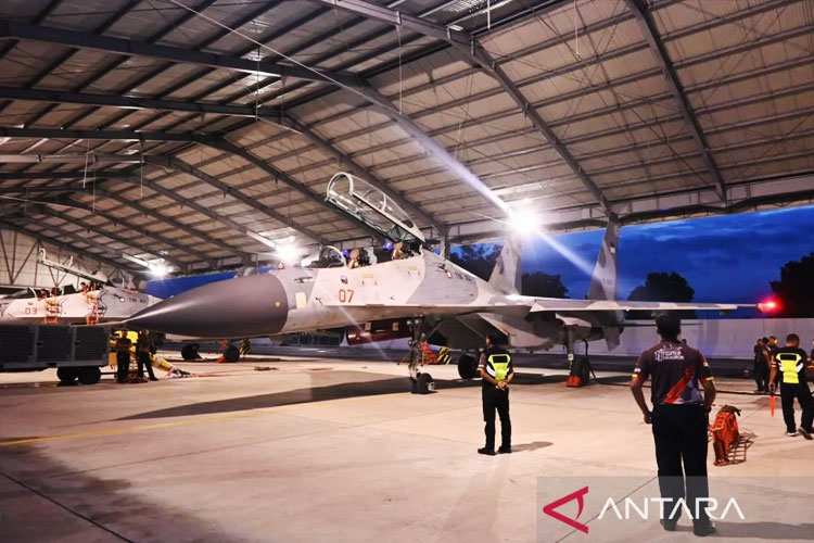 Penerbang Tempur TNI AU Asah Kemampuan dalam Latihan Terbang Malam