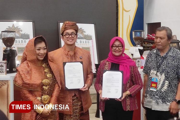 Roemah Koffie Luncurkan Anak Daro serta Lakukan Kerjasama dengan PT Pos Indonesia di Jakarta Coffee Week 2025. (FOTO: Fahmi/TIMES Indonesia)