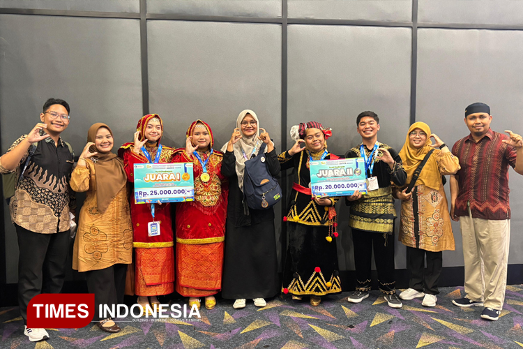 Siswa SMAN 2 Payakumbuh Harumkan Nama Sumbar di Ajang FIKSI 2025