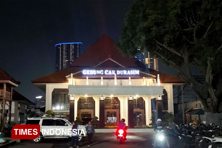 Taman Budaya Cak Durasim sebagai ruang pagelaran tradisional hingga modern. (FOTO: Devi Ismayanti/TIMES Indonesia)