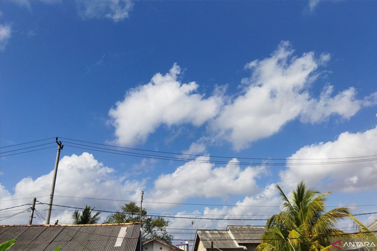 BMKG: Hari Ini Kota Malang Berawan, Siang Hujan Ringan