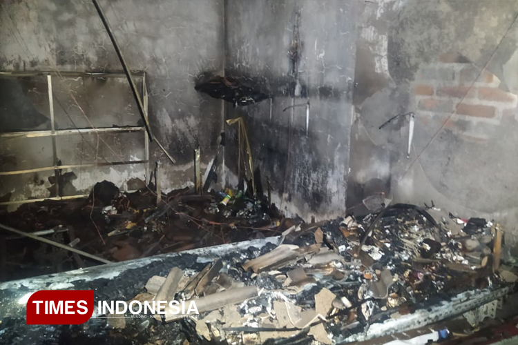 Si Jago Merah Membakar Habis Ruko di Muncar Banyuwangi
