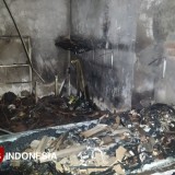 Si Jago Merah Membakar Habis Ruko di Muncar Banyuwangi
