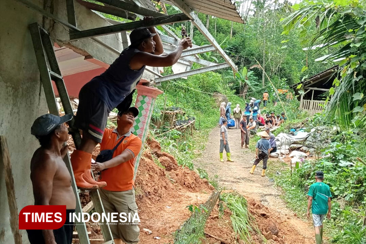 Total Kerugian Longsor Pacitan Tembus Rp754,5 Juta