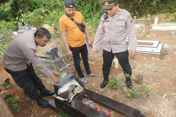 makam-rusak-2.jpg
