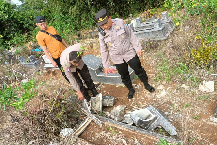 Polisi Selidiki Motif dan Pelaku Perusakan Puluhan Makam di Malang