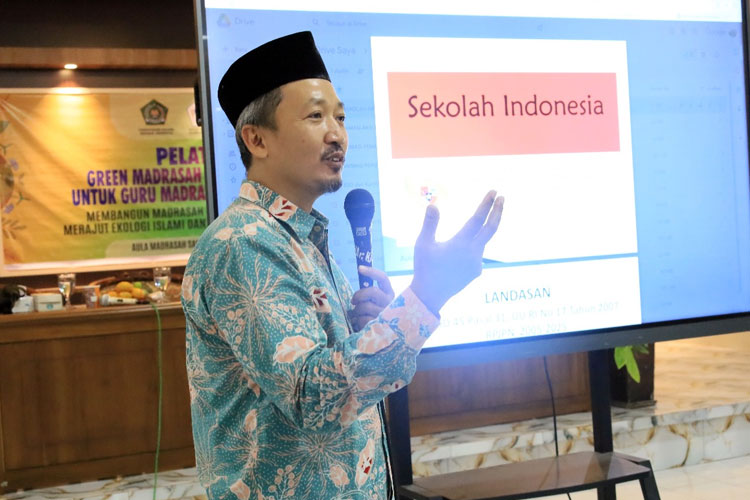 Muhammad Jamilun, Ketua Yayasan Saka Cendekia Bangsa, pemateri Pelatihan Green Madrasah dan Literasi Digital. (FOTO: dok. Kemenag)