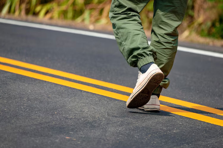 Riset Harvard: Jalan Kaki 5 Jam per Minggu Bisa Turunkan Risiko Kanker Pencernaan hingga 17 Persen