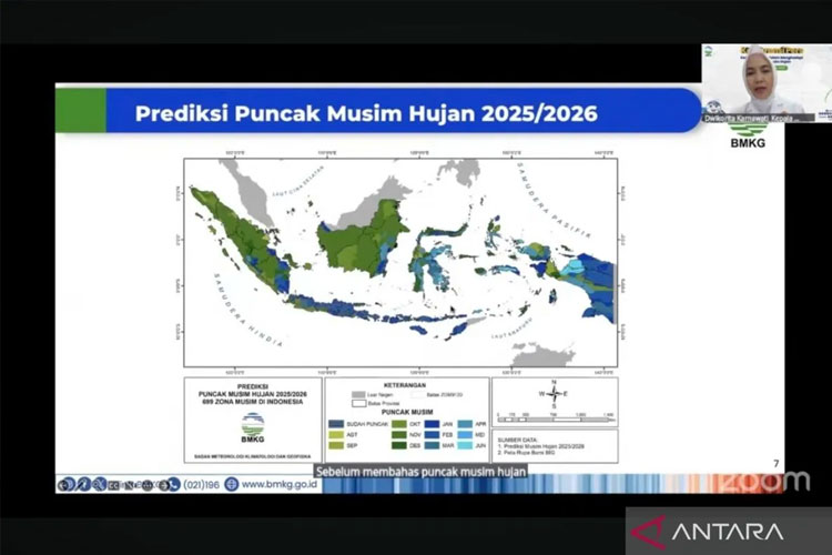 Tangkapan layar- Kepala Badan Meteorologi, Klimatologi dan Geofisika (BMKG) Dwikorita Karnawati dalam konferensi pers bertajuk “Kesiapan Menghadapi Puncak Musim Hujan” di Jakarta, Sabtu (1/11/2025) (FOTO: ANTARA/M Riezko Bima Elko Prasetyo)