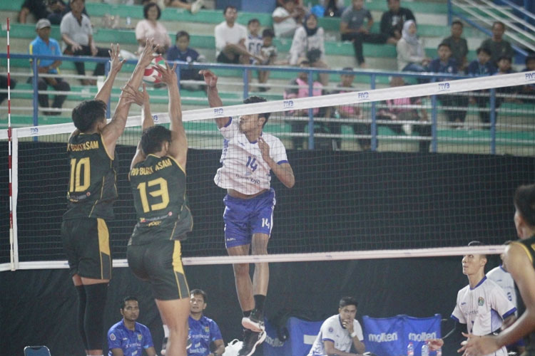 Bukit Asam Tanjung Enim saat mengalahkan Yuso Yogyakarta di semifinal Livoli Divisi I 2025. (FOTO: PBVSI)