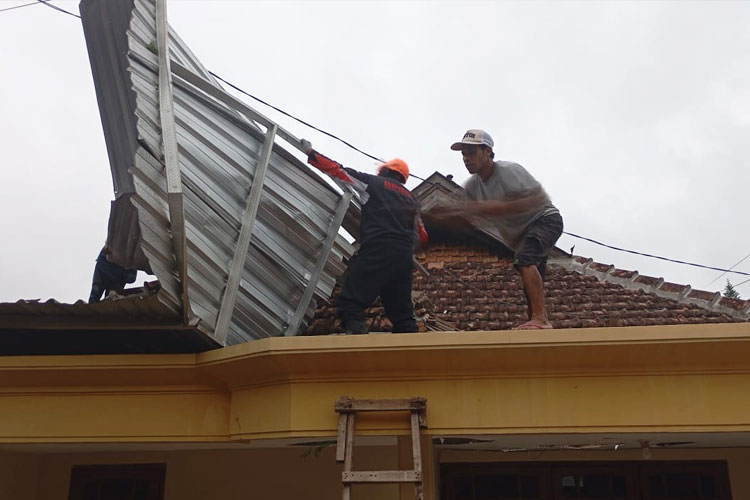 Puting Beliung Terjang Dau Kabupaten Malang, Jaringan Listrik Tiga Wilayah Terdampak