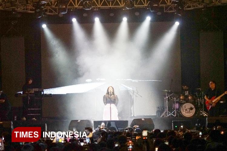Dempo Fair 2025 Pecah! Bernadya dan Coldiac Guncang Malam di SMAK St Albertus Malang