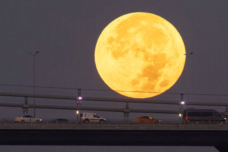 Supermoon akan Hiasi Langit Indonesia 5 November 2025