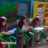 Perpustakaan SDN Kare 01 Madiun Ajak Anak Menulis Surat Kebaikan