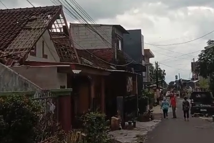 Puting Beliung Terjang Kecamatan Dau, Sejumlah Bangunan Rusak
