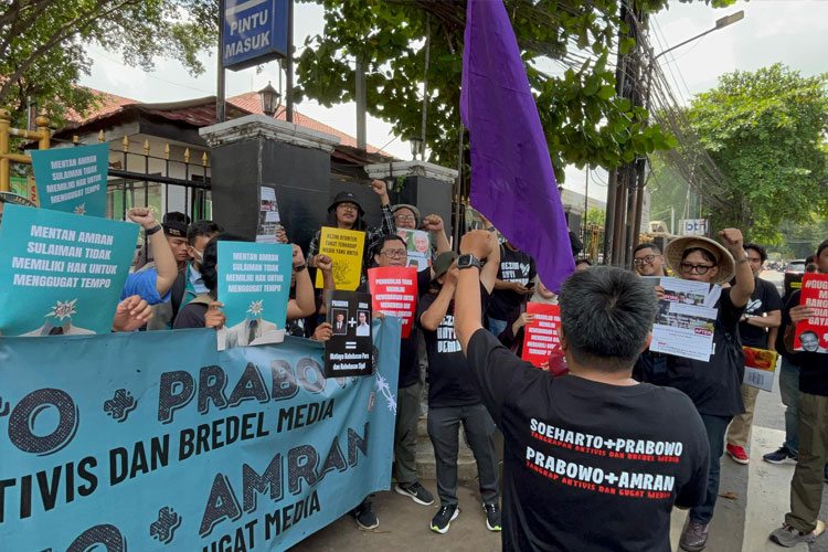 AJI Gelar Aksi Solidaritas Dukung Tempo Hadapi Gugatan Menteri Pertanian