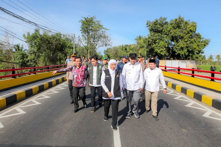 Gubernur Khofifah saat Peresmian Jembatan Besuk Bondowoso, Sabtu (1/11/2025). (FOTO: Dok.Humas Pemprov Jatim)