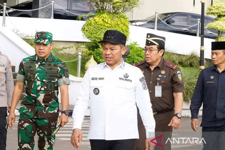 KPK Tangkap Gubernur Riau Abdul Wahid Lewat Operasi Tangkap Tangan