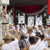 Parade Surabaya Juang 2025: Wali Kota Eri Cahyadi Perankan Gubernur Suryo