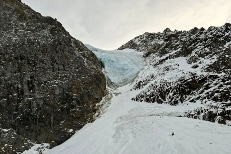 Lokasi diketemukannya lima pendaki asal Jerman yang tewas akibat salju yang longsor dengan dahsyat di Italia.(FOTO: AP)