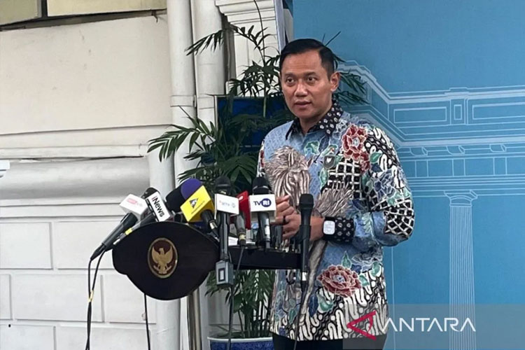 Prabowo Ngebut Bangun Kereta di Luar Jawa, AHY Beberkan Alasannya