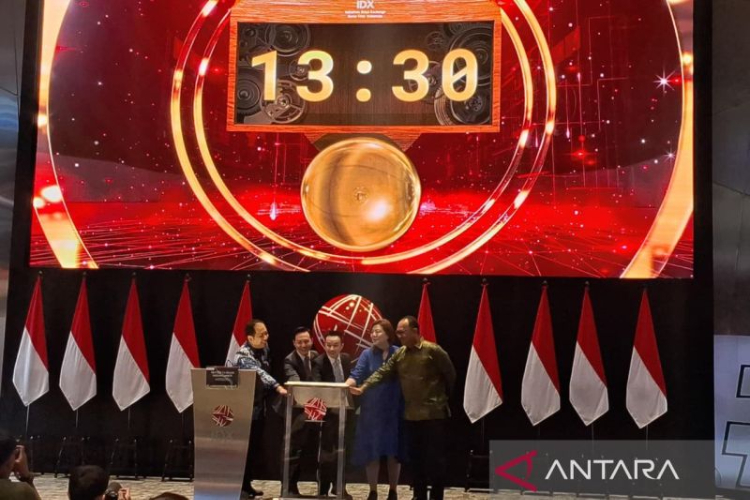 PT Bursa Efek Indonesia (BEI) dan S&P Dow Jones Indices (S&P DJI) meluncurkan tiga indeks saham bersama (co-branded) di Main Hall BEI, Jakarta, Senin (03/11/2025).   (Foto: Antara/ Muhammad Heriyanto)