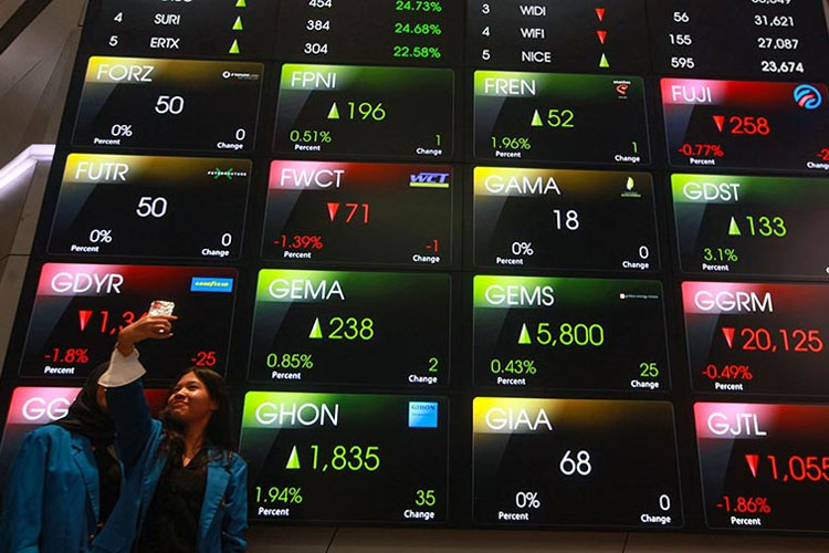 Ilustrasi- Papan pergerakan harga saham. (FOTO: Bloomberg Technoz/Andrean Kristianto)