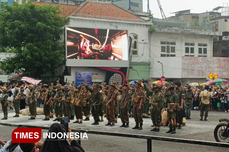 Roode Brug Hidupkan Kisah Heroik Madoen di Parade Juang Surabaya