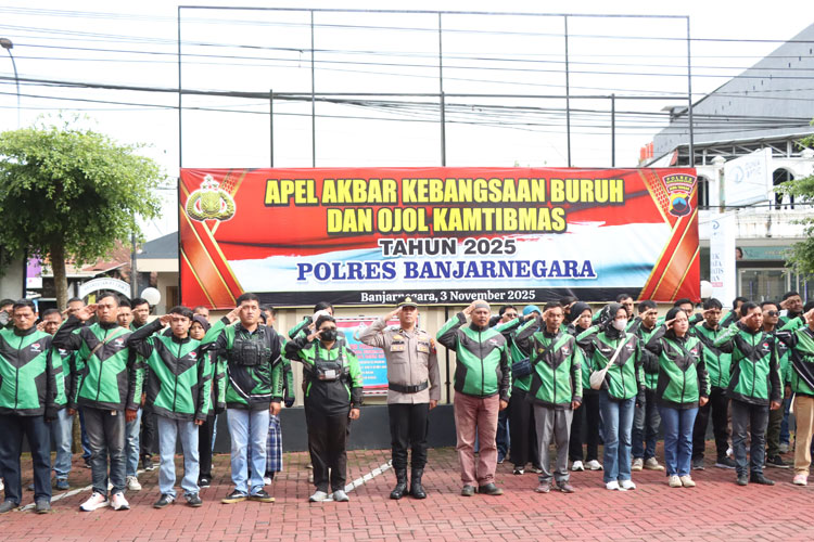 Polres-Banjarnegara-dan-komunitas-ojek-online-saat-Apel-Kebangsaan-b.jpg
