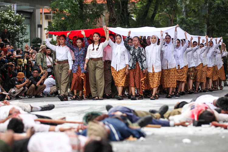Teatrikal-dalam-Parade-Surabaya-Juang-2025.jpg