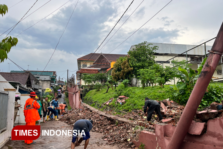 BPSDM Jatim Bakal Bangun Ulang Tembok Kantor di Malang yang Ambrol Akibat Hujan