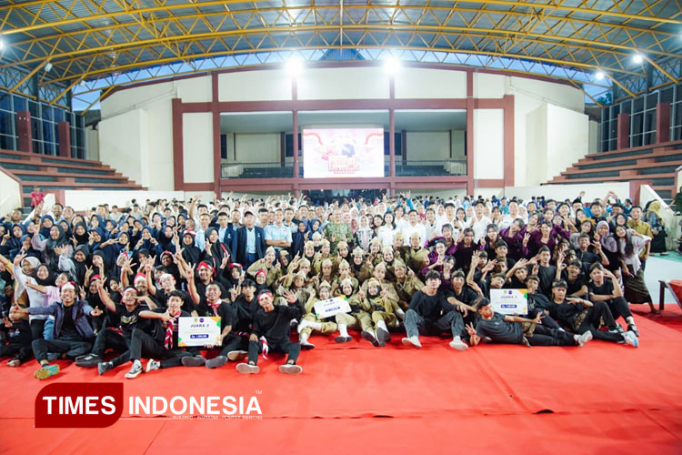 menghadiri-Sarasehan-Pemuda-di-GOR-Seni-Majapahit.jpg