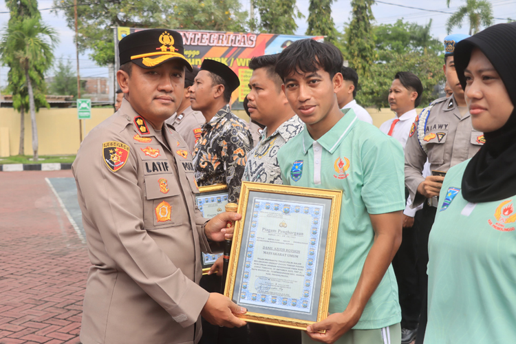 Atlet FAJI Probolinggo Terima Penghargaan dari Kapolres Usai Bertarung dengan Begal