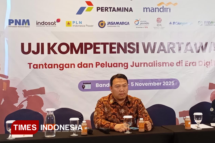 Kepala Perwakilan Kemendukbangga Jawa Barat Dadi memberikan keterangan persnya pada peserta UKW LKBN Antara. (FOTO: Fahmi/TIMES Indonesia)