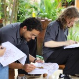 Dari Giriloyo Bantul untuk Dunia: Mahasiswa Asing Belajar Membatik dan Kesehatan Kerja