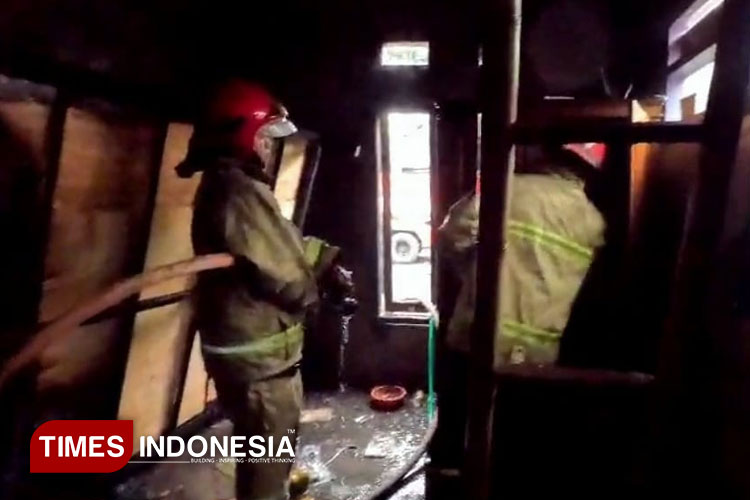 Rumah di Banyuwangi Terbakar Disambar Petir