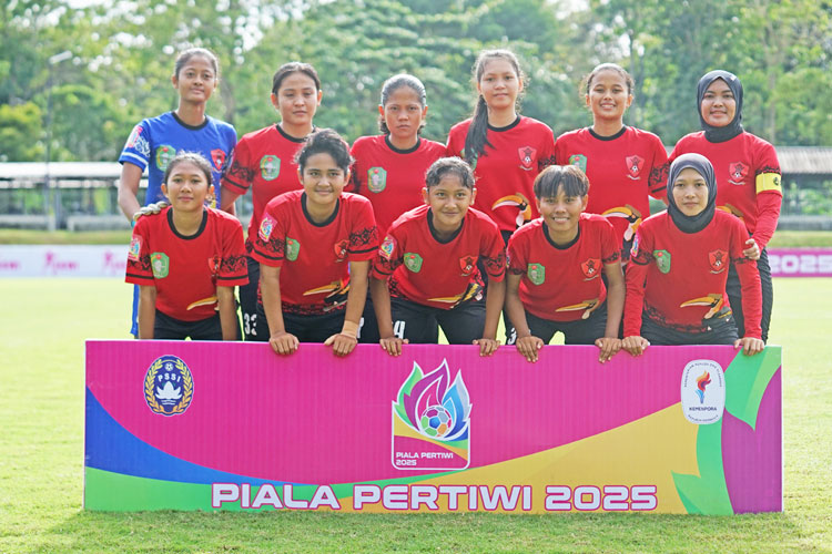 Tim sepakbola putri Kalbar, lolos ke babak 8 besar piala Pertiwi 2025, Selasa (04/11/2025).