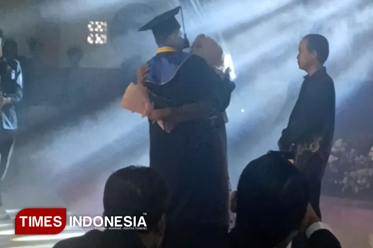 Wisuda Haru di Banjar: Lagu 'Ayah' dari Seventeen Bikin Tamu Undangan Menangis