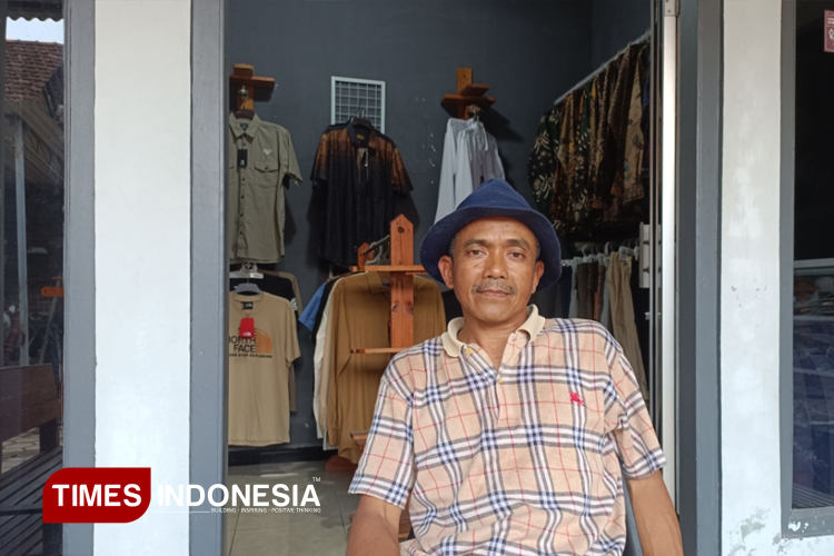 Kisah Pak Din, Penjual Thrift di Magelang yang Berjuang di Tengah Larangan Impor Balpres